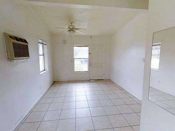 4th image of 1441 Covewood Ave
