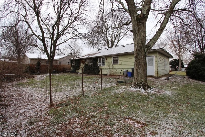 2nd image of 2341 Terrace Ave