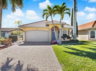686 99th Ave N, Naples, FL 34108