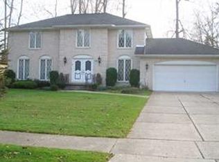 41 Deerwood Dr, Williamsville, NY 14221