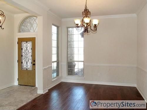 5th image of 216 Park Place Ct