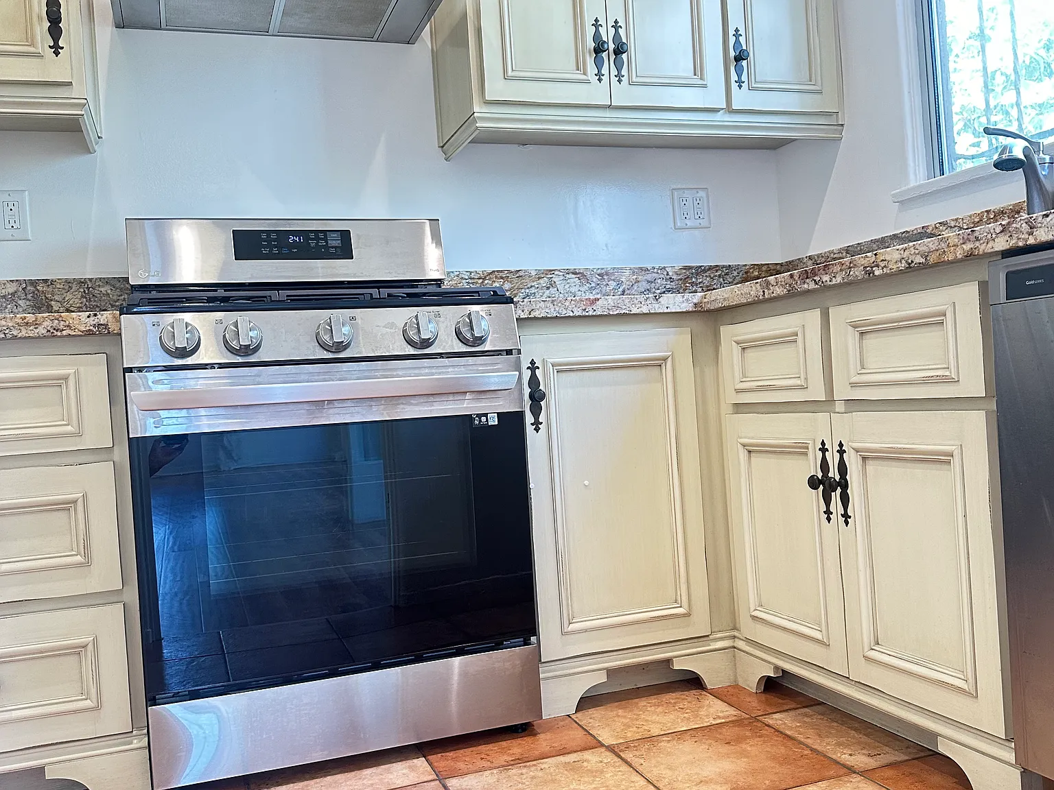 1607 S Sierra Bonita Avenue — Photo 4