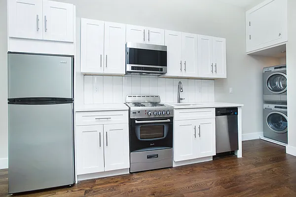 Rented by Bohemia Realty Group | media 10