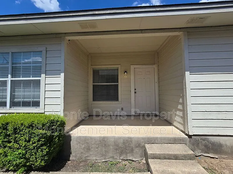 3 bed, 2.0 bath, 1180 sqft, $1,550 — Photo 3