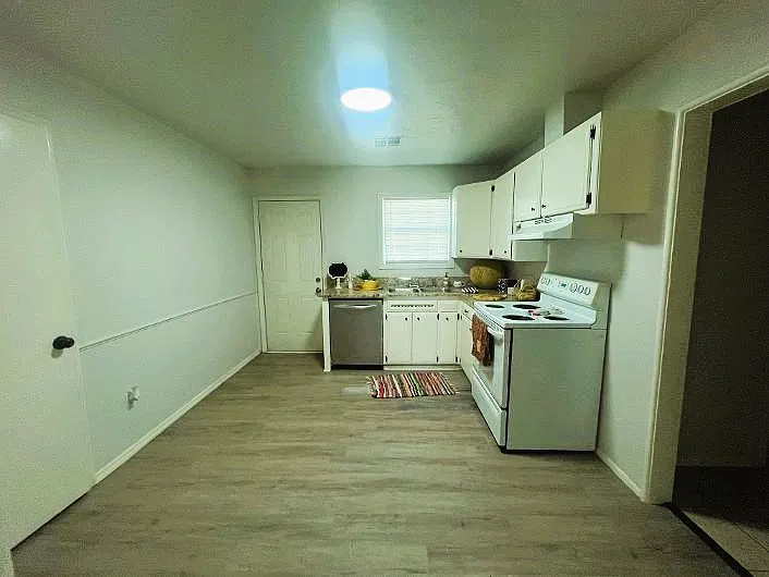 3 bed, 1113 sqft, $1,350 — Photo 2