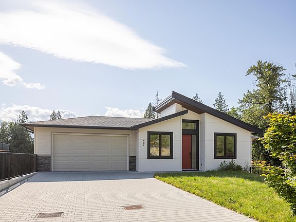 2nd image of 3385 Mamquam Rd #37