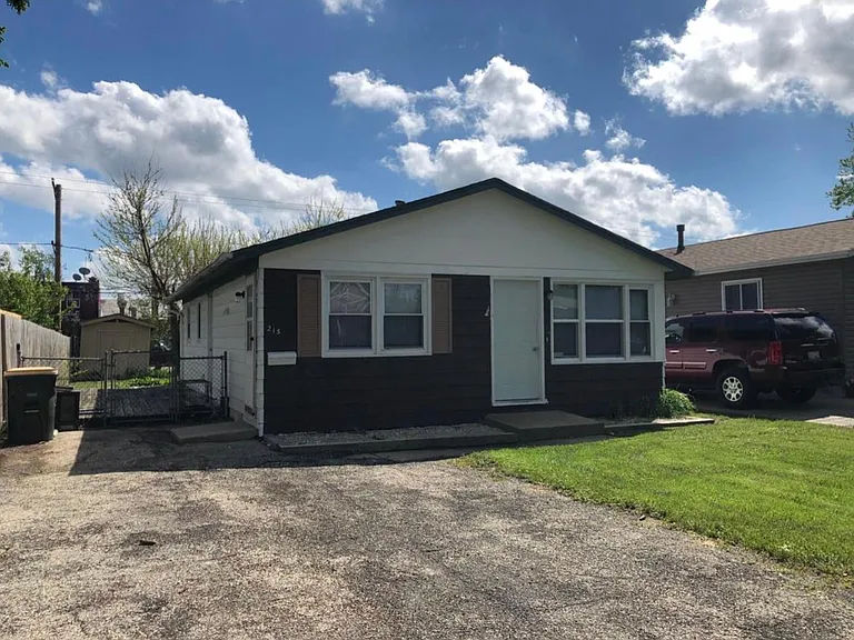 215 E Pineview Dr — Photo 1