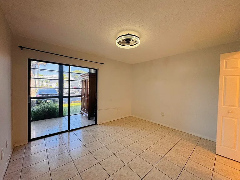 809 NE 199th St #105-7 — Photo 9