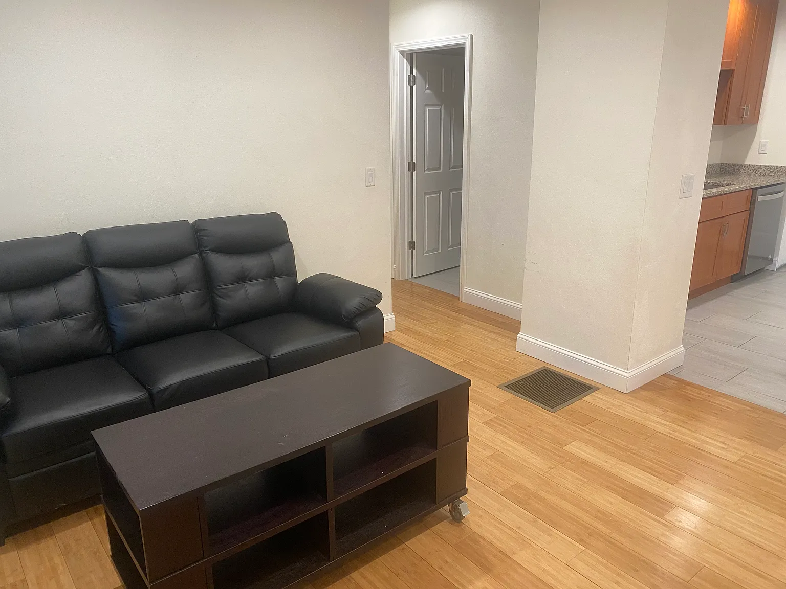 2 bed, 850 sqft, $1,200 — Photo 2