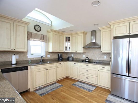 5th image of 2401 N Ocean Ave