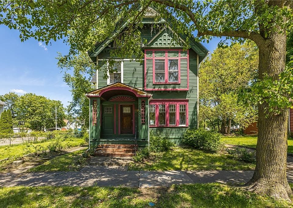 1st image of 268 Lyndhurst St