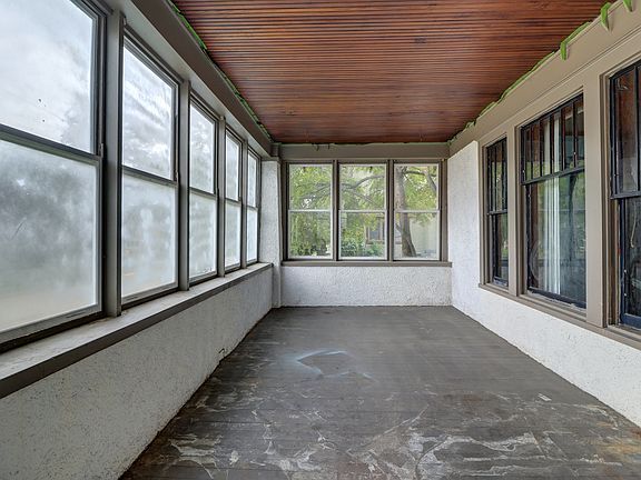 4th image of 310 W 5th St