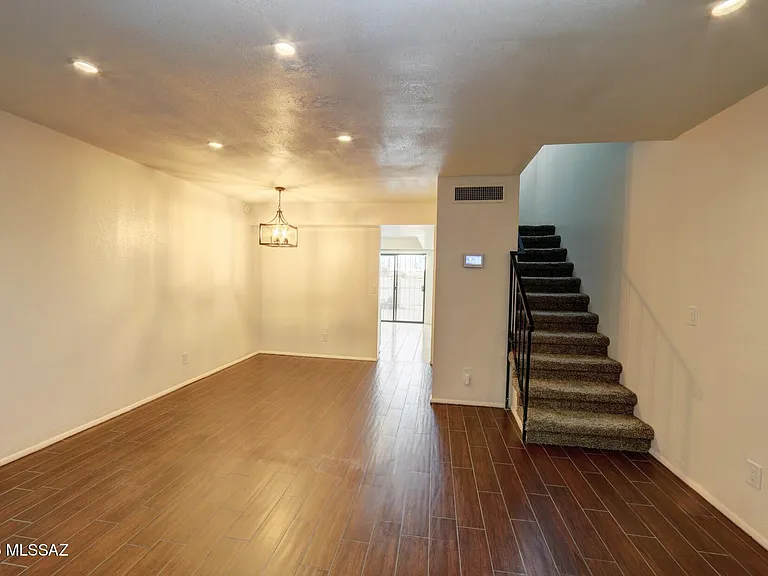 2190 N 1st Ave — Photo 9
