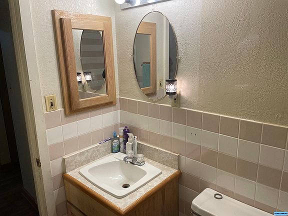4th image of 710 Bard St