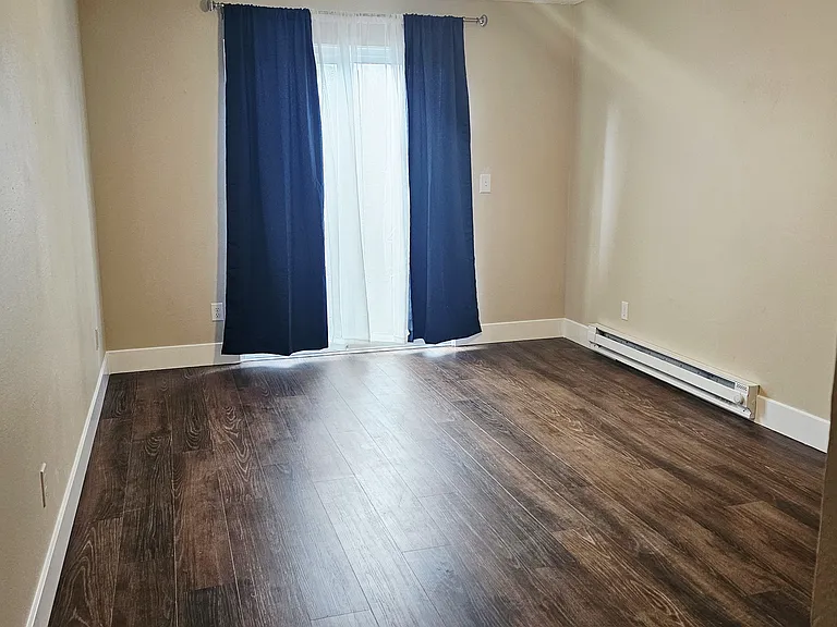 1561 N Manzanita St — Photo 14