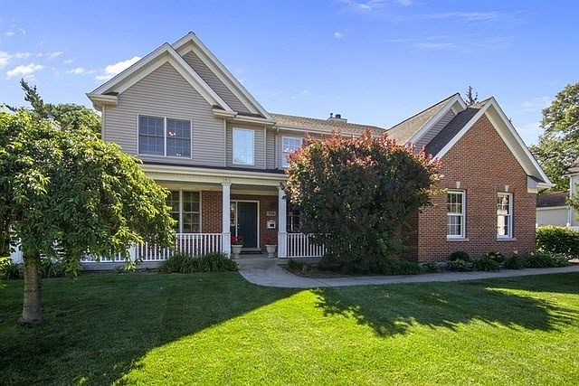 Beautiful newer construction home walking distance to downtown