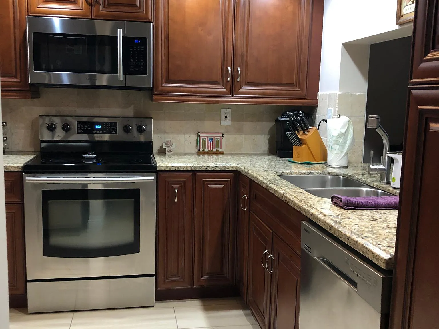 3 bed, 2.5 bath, 1560 sqft, $3,200 — Photo 3