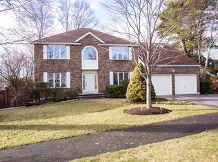 22 S Woodside Ave, Wellesley, MA 02482