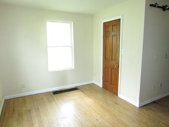 5th image of 516 Stanko Dr