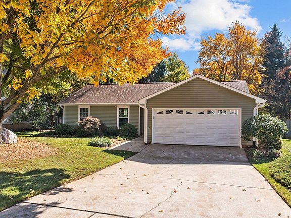 3rd image of 112 Cricket Hill Ln
