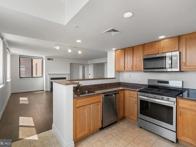414 Water St #1812 — Photo 13