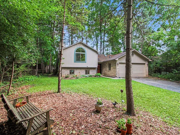3260 Olde Hickory Pl, Ann Arbor, MI 48104