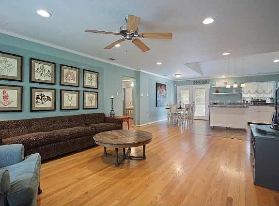 3rd image of 8707 Westglen Dr