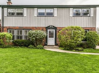 216 Mark Dr, Glenview, IL 60025