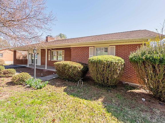 3rd image of 1508 Overton Dr