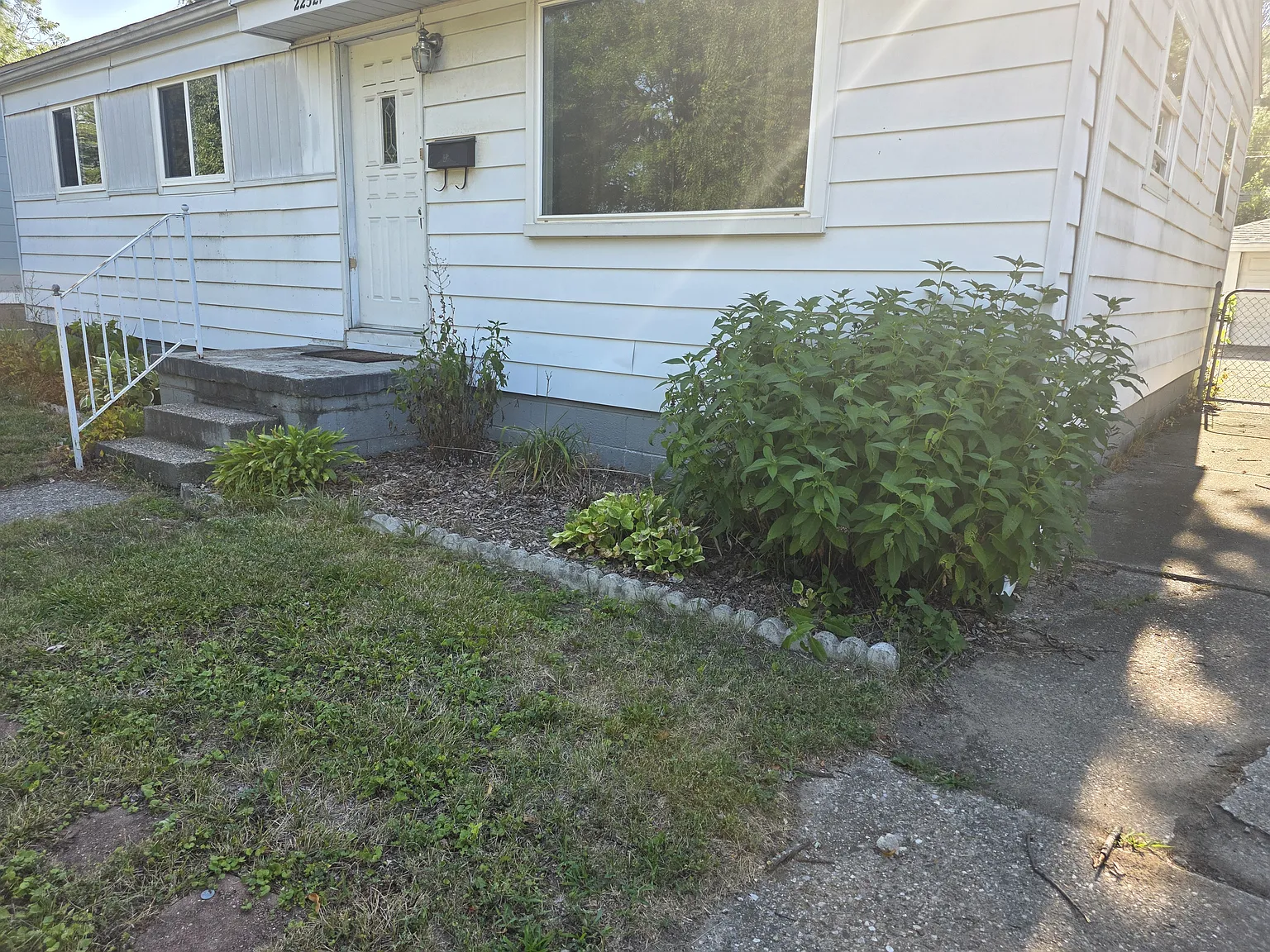3 bed, 988 sqft, $1,600 — Photo 2