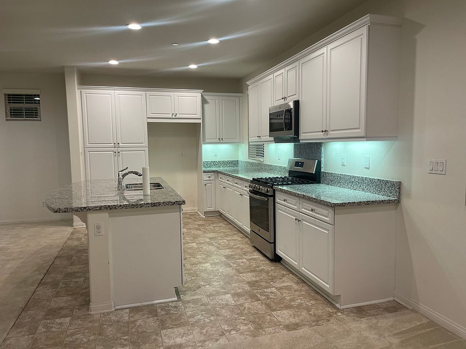 1st image of 5867 Silver Oaks Dr