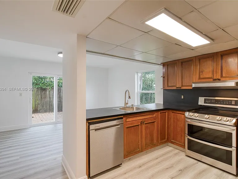 5259 SW 40th Ave #26 — Photo 3