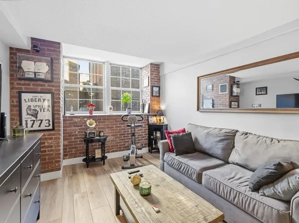 200 Market St Unit 4303, Lowell, MA 01852