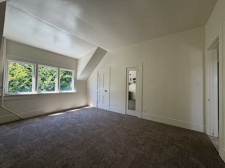 1225 G St — Photo 10