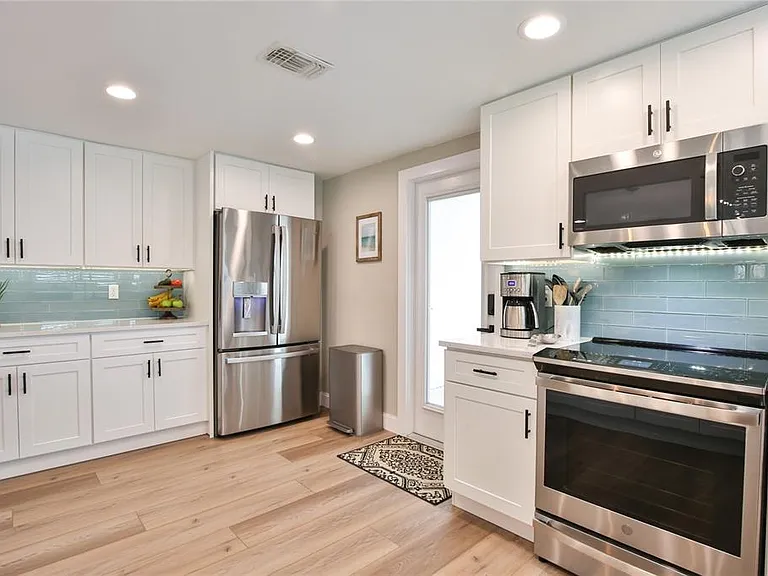 211 Island Cir — Photo 8