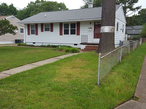 3rd image of 28 Woodbury Forest Dr