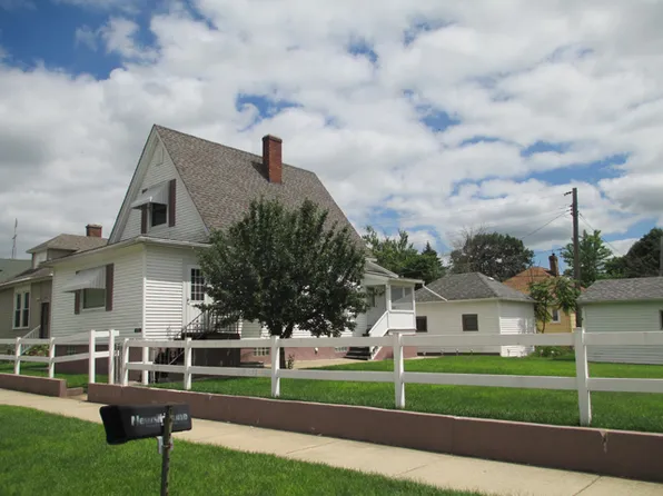 203 E 4th St, Depue, IL 61322