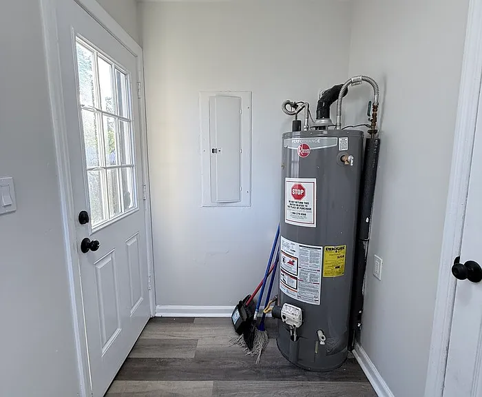 40 Eisenhower Dr — Photo 9