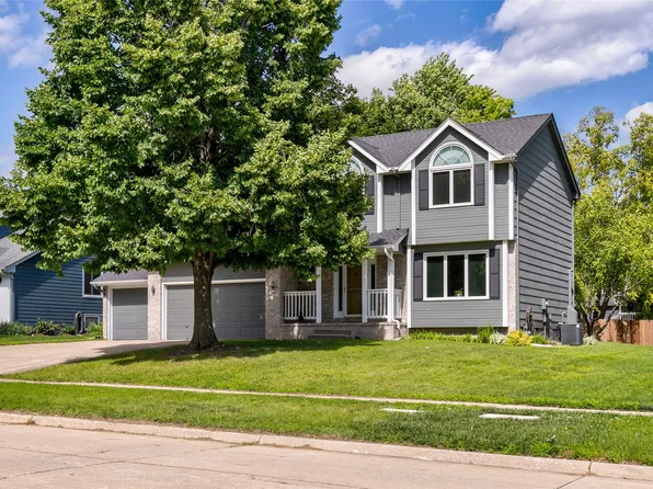 1021 58th St, West Des Moines, IA 50266