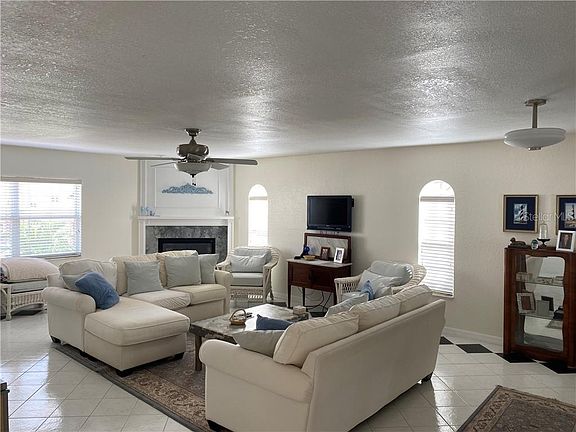 3rd image of 1109 Pinellas Bayway S APT 301