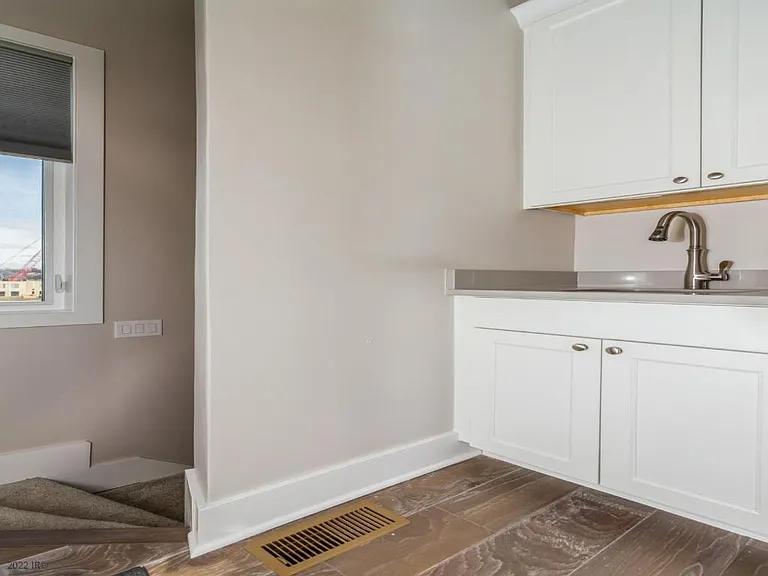 114 E Center St — Photo 20