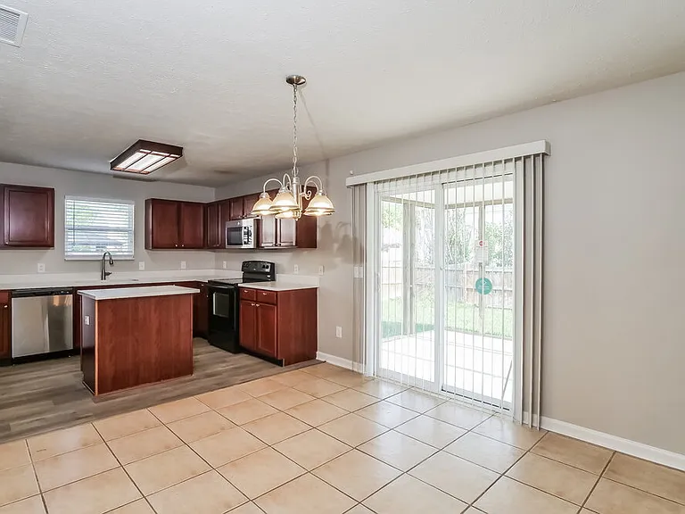 10812 Middlebrook Ln — Photo 7