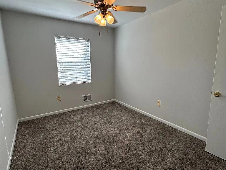 Longview — Photo 211