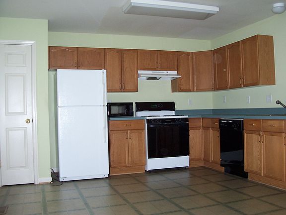 4th image of 11 E Calabash Ct