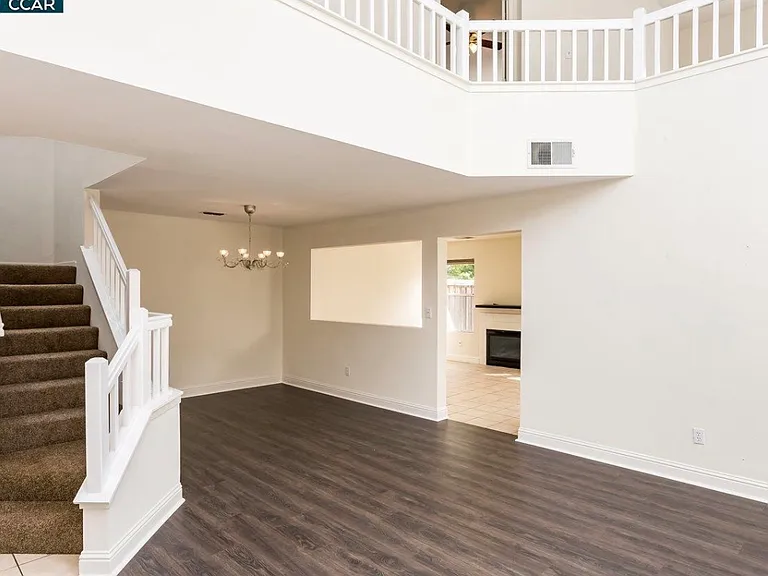 1727 Periwinkle Way — Photo 2