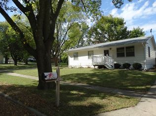 2122 29th St SW, Cedar Rapids, IA 52404