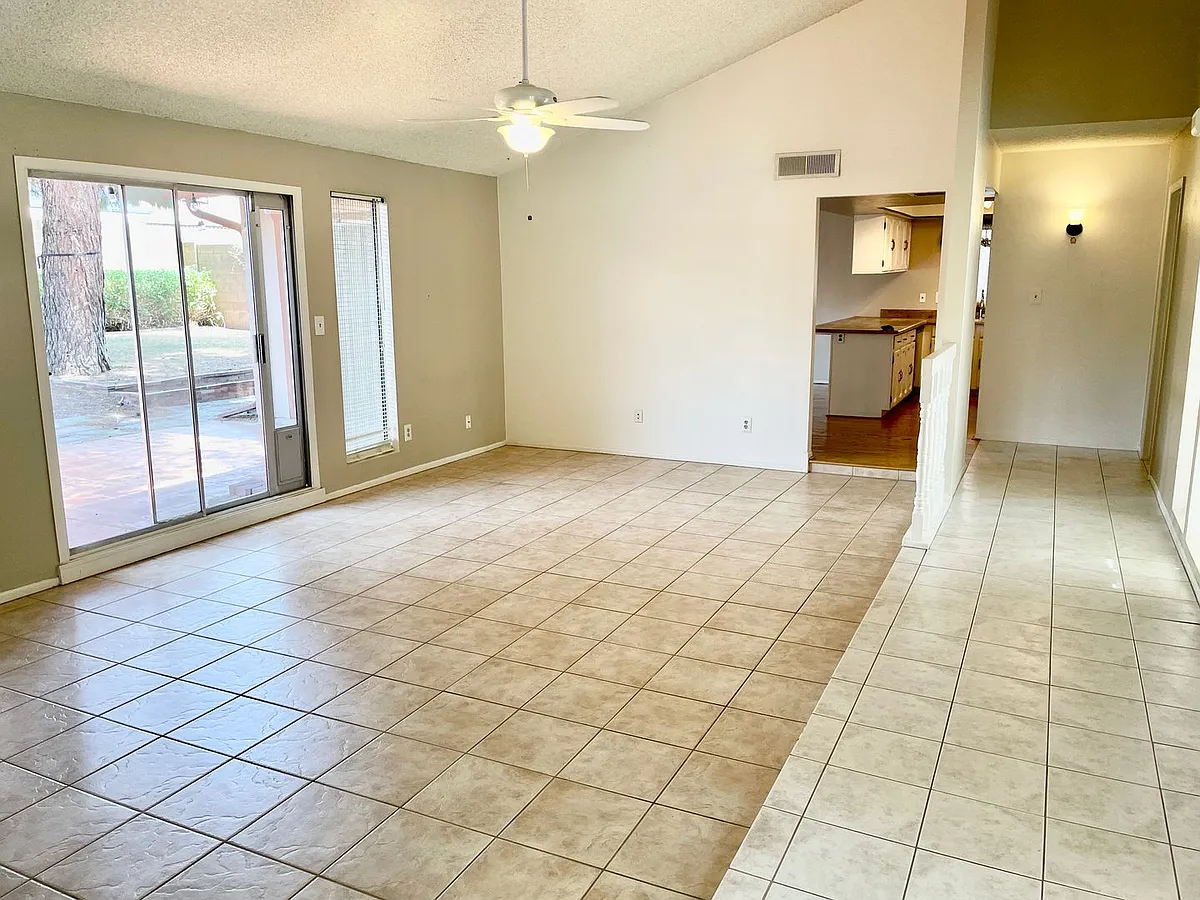 Building Photo - 2410 W Evans Dr