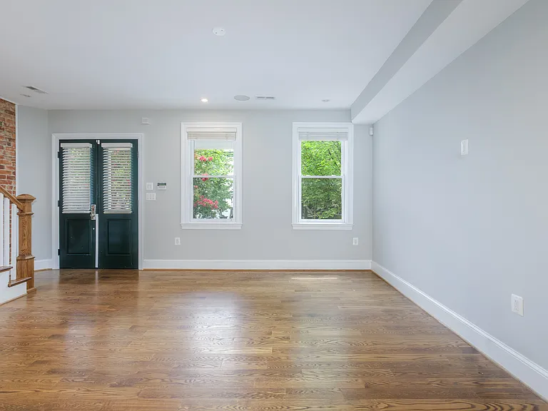 1022 Independence Ave SE — Photo 10