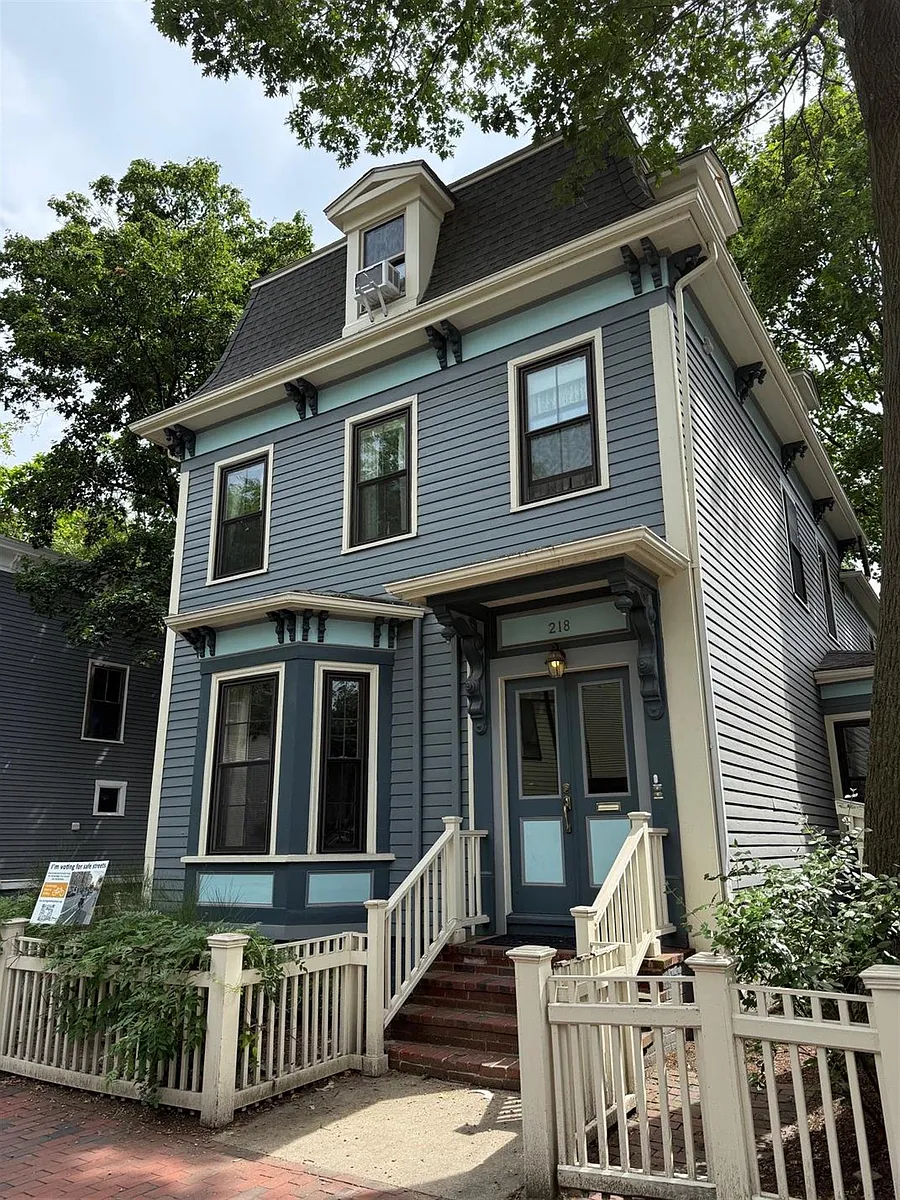 Building Photo - 218 Harvard St #2