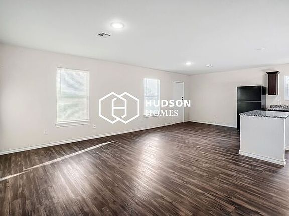 4th image of 2633 E Cornell St